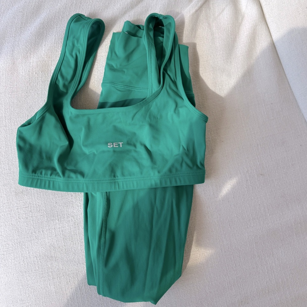 Set Active sport body set in green